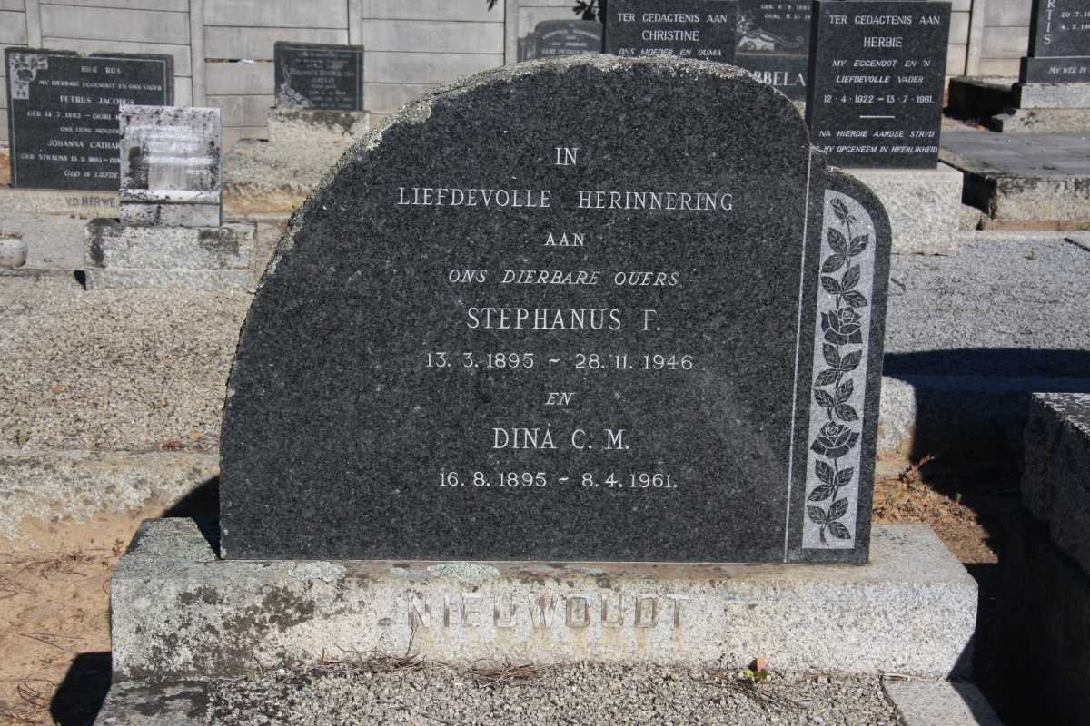 NIEUWOUDT Stephanus F. 1895-1946 &amp; Dina C.M. 1895-1961