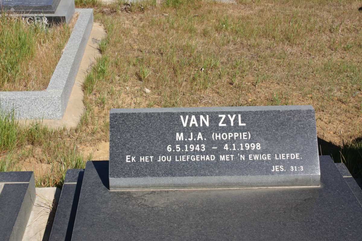 ZYL M.J.A., van 1943-1998