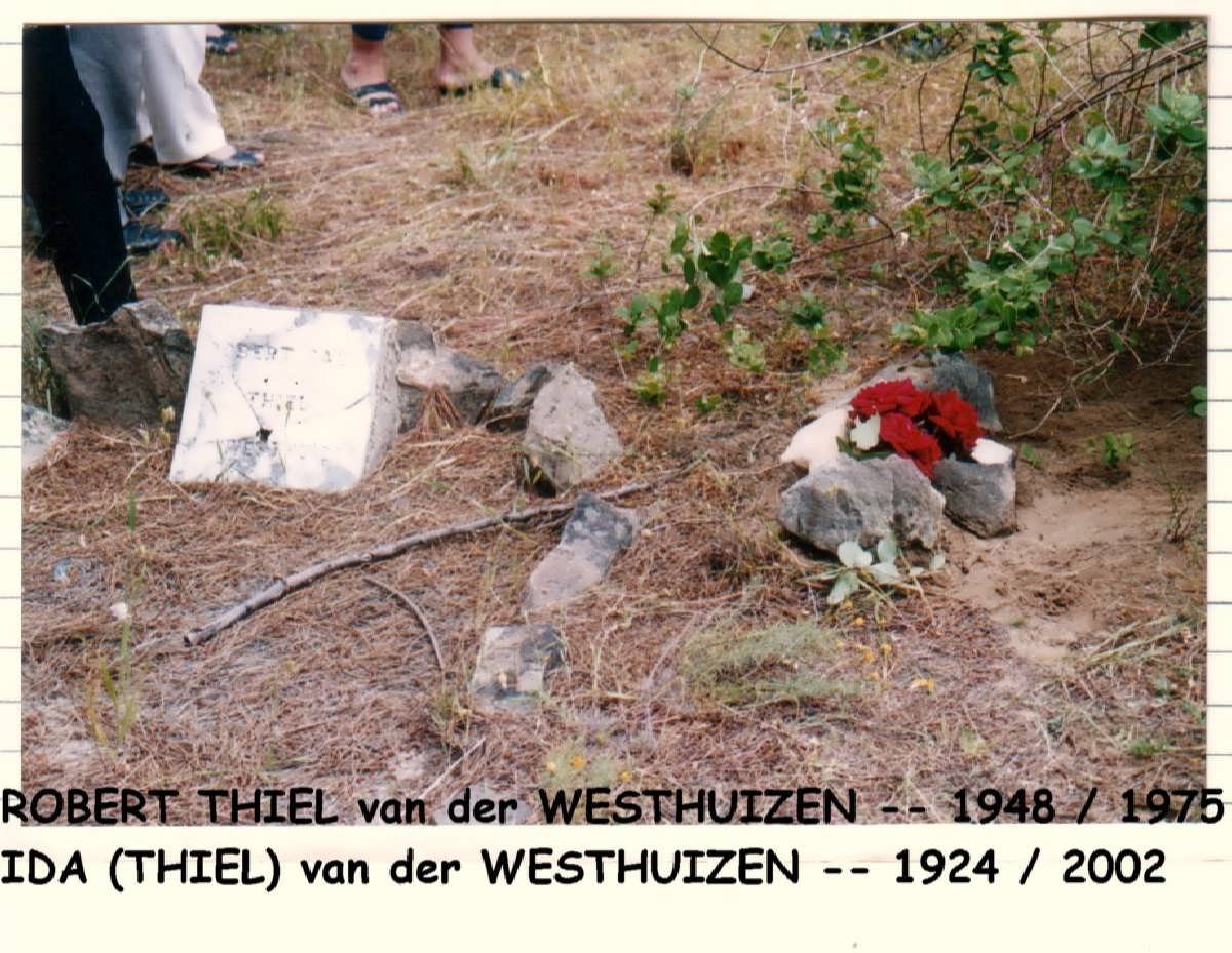 WESTHUIZEN Robert Thiel, van der 1948-1975 :: VAN DER WESTHUIZEN Ida nee THIEL 1924-2002