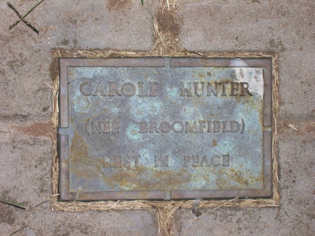 HUNTER Carole nee BROOMFIELD