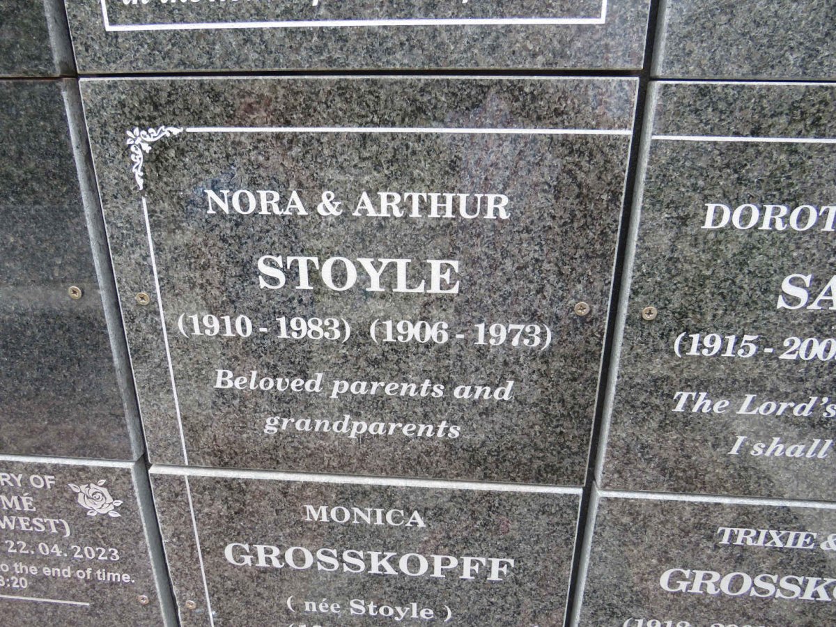 STOYLE Arthur 1906-1973 & Nora 1910-1983