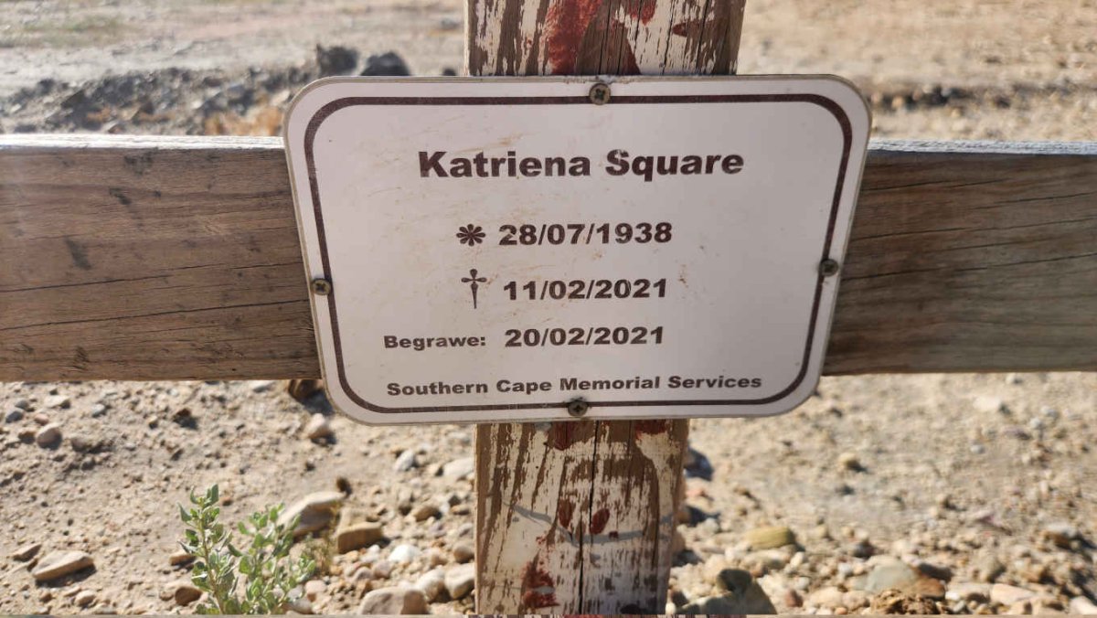 SQUARE Katriena 1938-2021