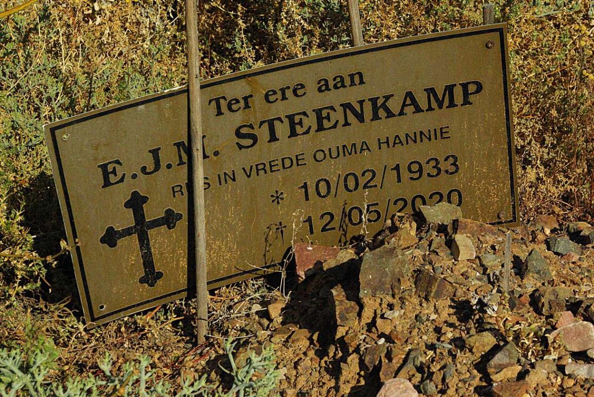 STEENKAMP E.J.M. 1933-2020