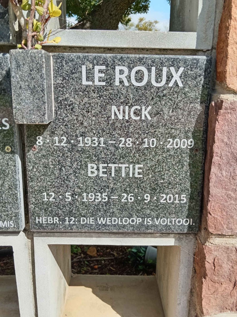 ROUX Nick, le 1931-2009 &amp; Bettie 1935-2015