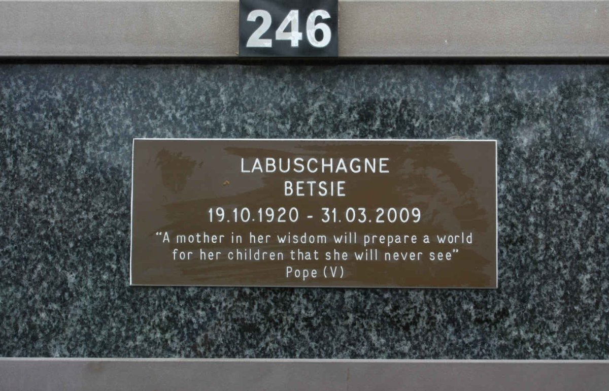 LABUSCHAGNE Betsie 1920-2009