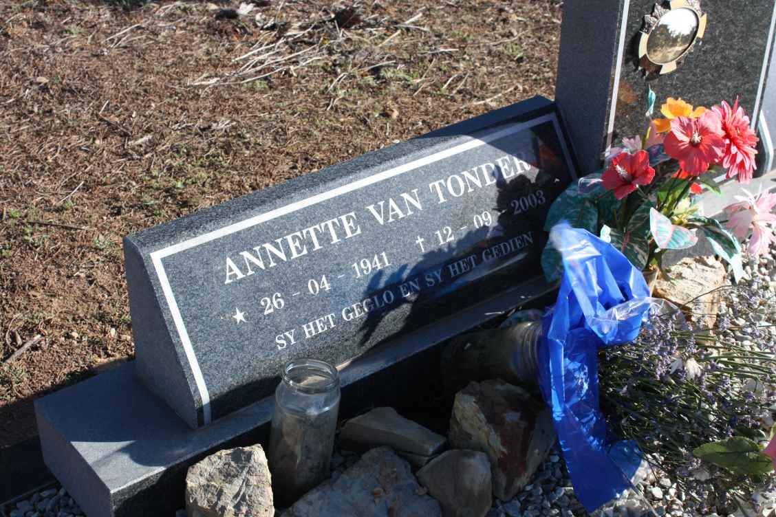 TONDER Anette, van 1941-2003