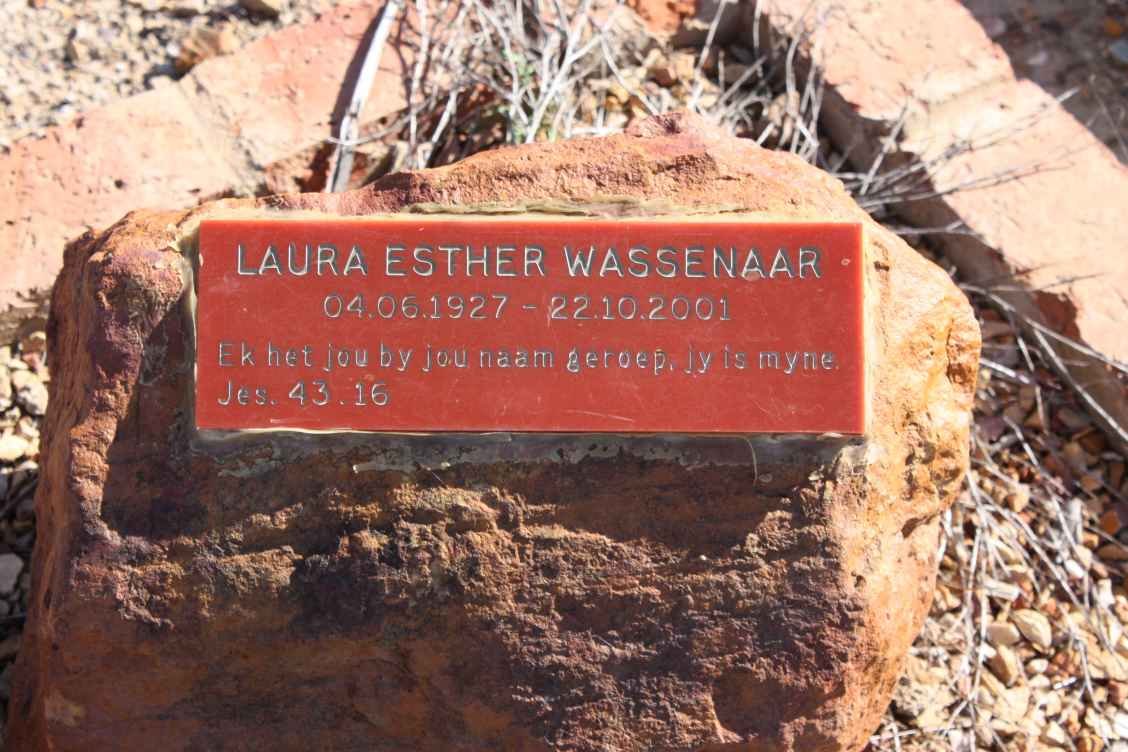 WASSENAAR Laura Esther 1927-2001