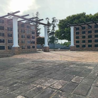 1. Memorial walls :: Gedenkmure