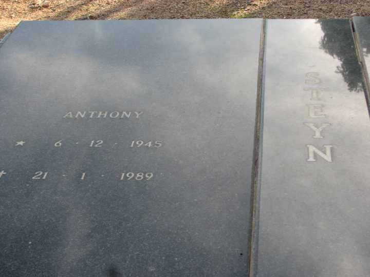 STEYN Anthony 1945-1989 & Martha Johanna DE VILLIERS 1945-1986