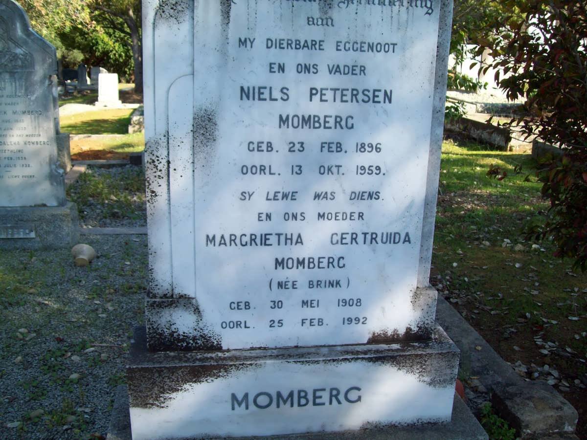 MOMBERG Niels Petersen 1896-1959 &amp; Magrietha Gertruida BRINK 1908-1992