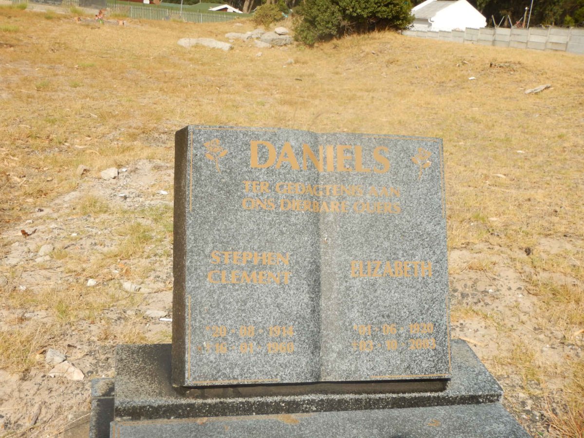 DANIELS Stephen Clement 1914-1960 &amp; Elizabeth 1920-2003