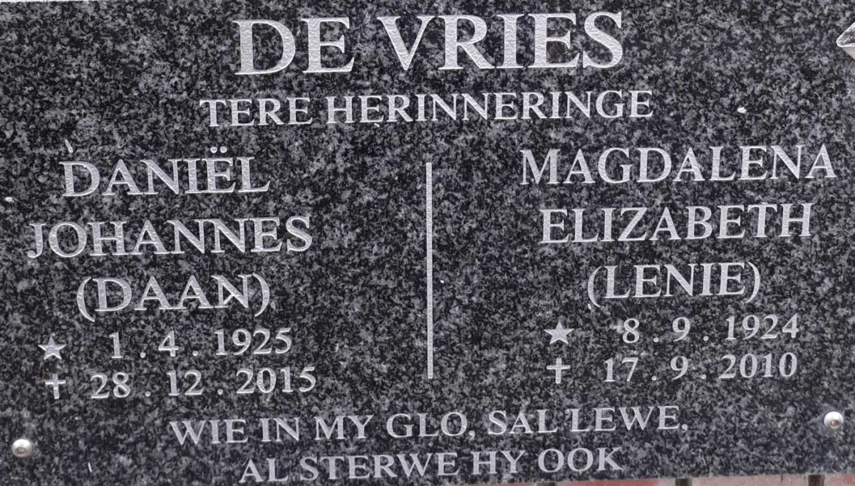 VRIES Daniel Johannes, de 1925-2015 &amp; Magdalena Elizabeth 1924-2010