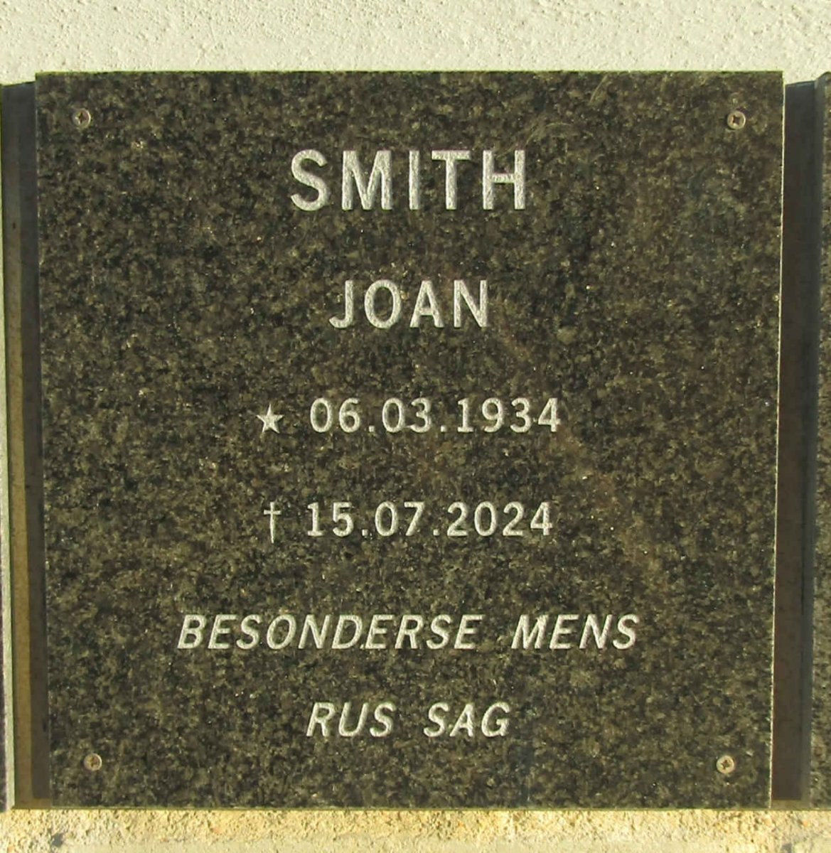 SMITH Joan 1934-2024