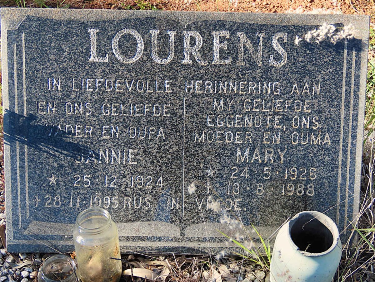 LOURENS Jannie 1924-1995 & Mary 1926-1988