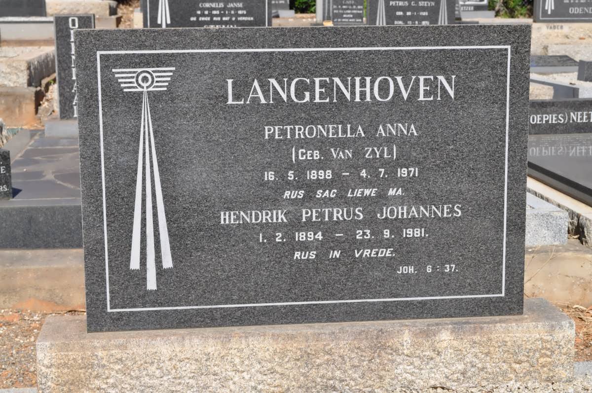 LANGENHOVEN Hendrik Petrus Johannes 1894-1981 &amp; Petronella Anna VAN ZYL 1898-1971