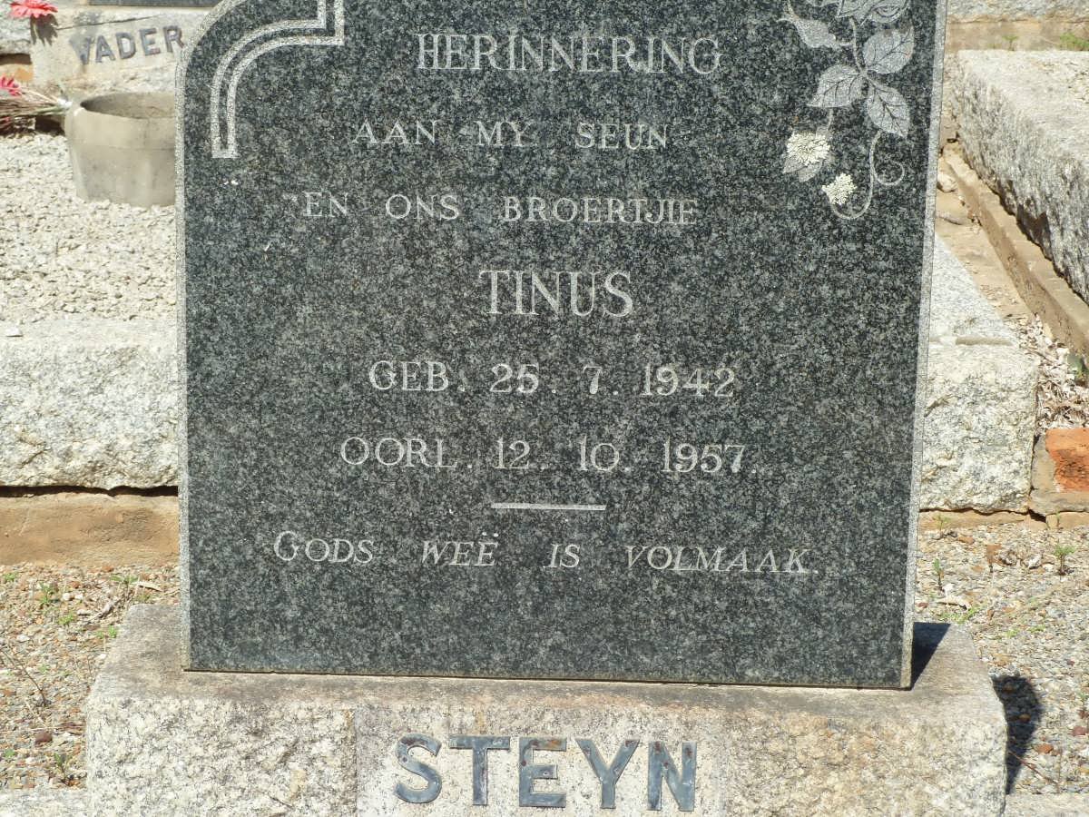 STEYN Tinus 1942-1957