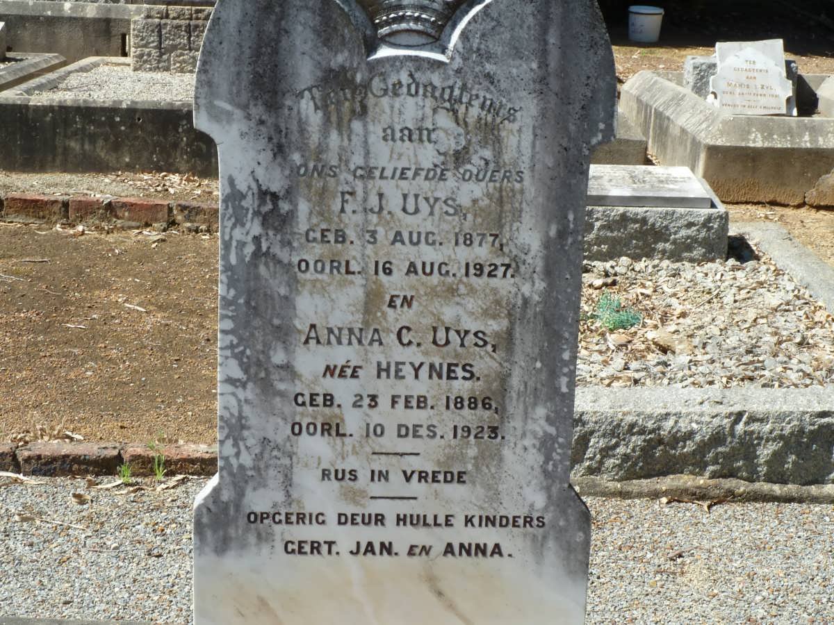 UYS F.J. 1877-1927 &amp; Anna C. HEYNES 1886-1923