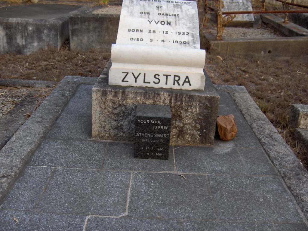 ZYLSTRA Yvon 1922-1950 :: SWART Athene nee VISSER 1922-2004
