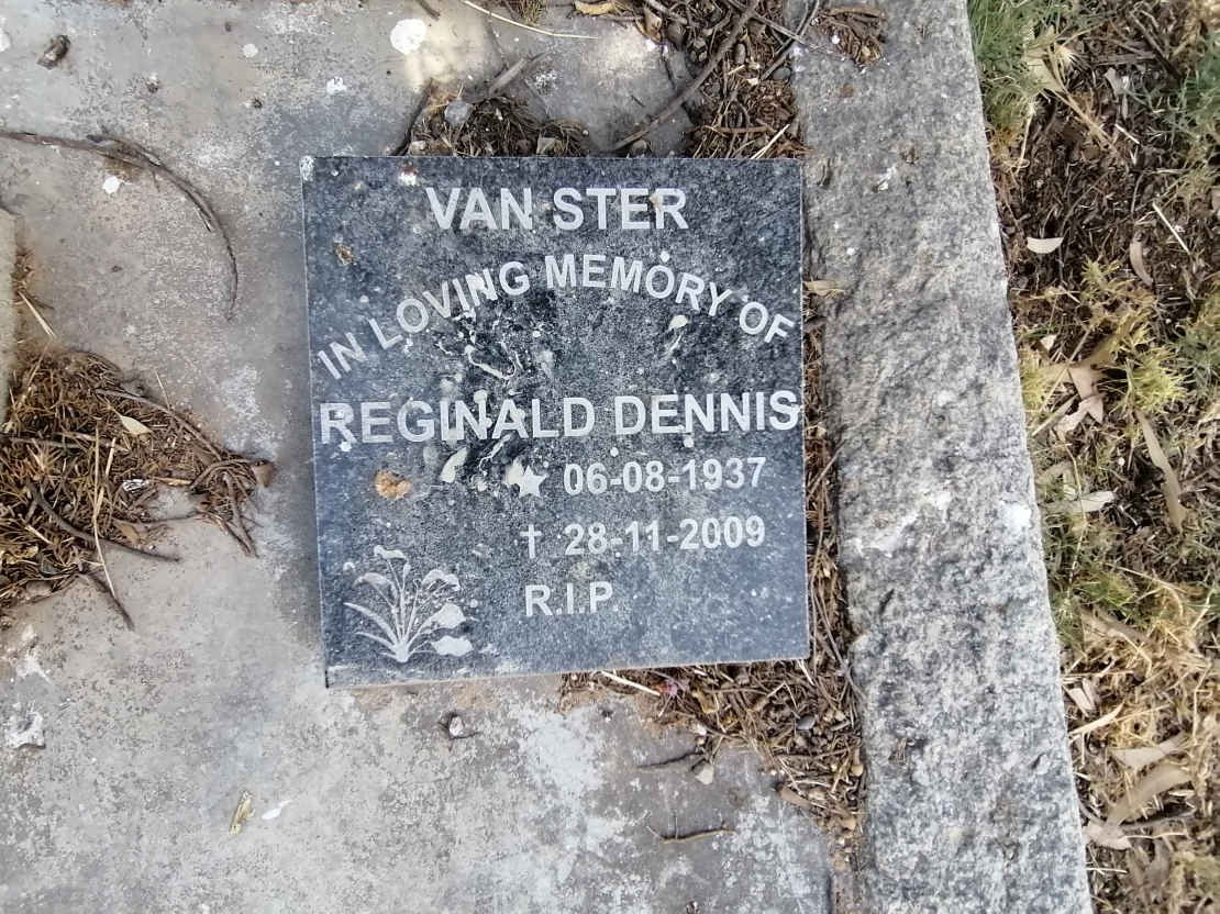 STER Reginald Dennis, van 1937-2009