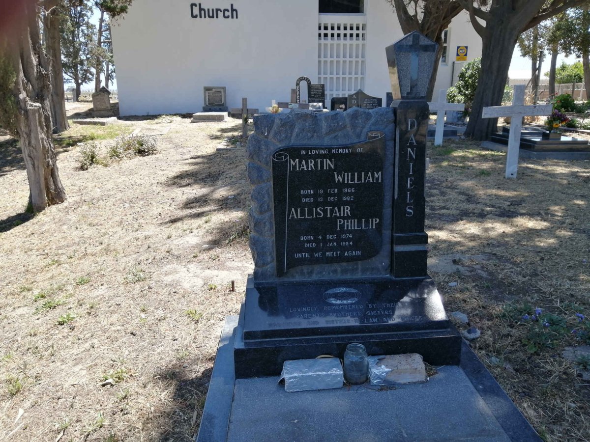 DANIELS Martin William 1966-1982 :: DANIELS Allistair Phillip 1974-1994