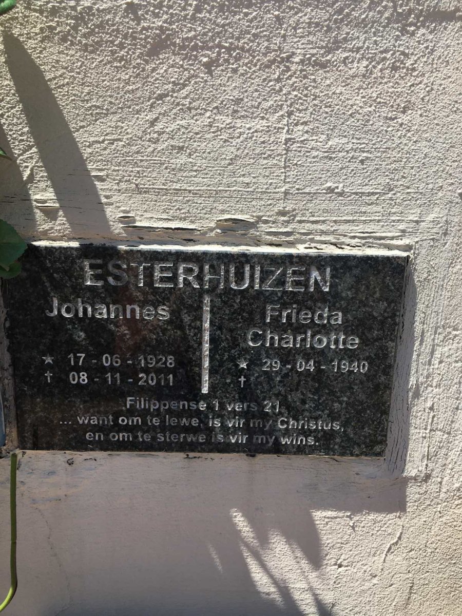 ESTERHUIZEN Johannes 1928-2011 &amp; Frieda Charlotte 1940-
