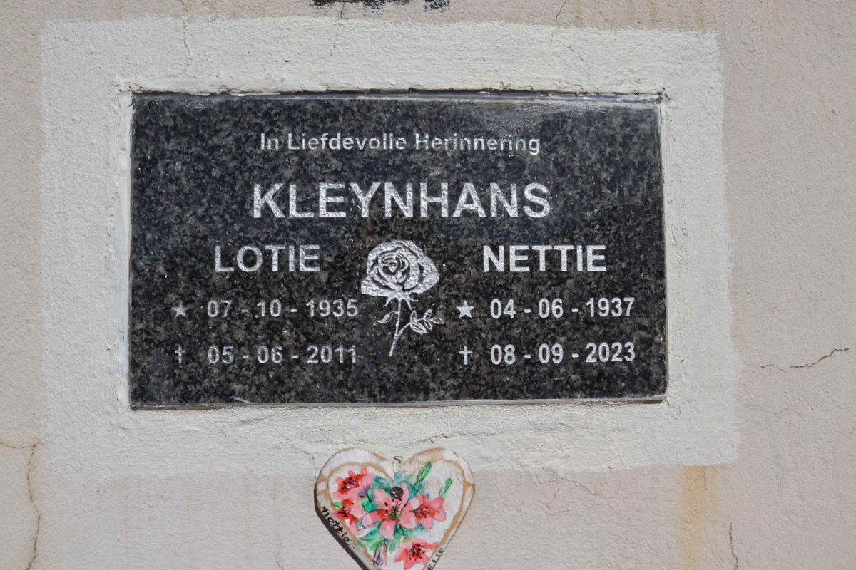 KLEYNHANS Lotie 1935-2011 & Nettie 1937-2023