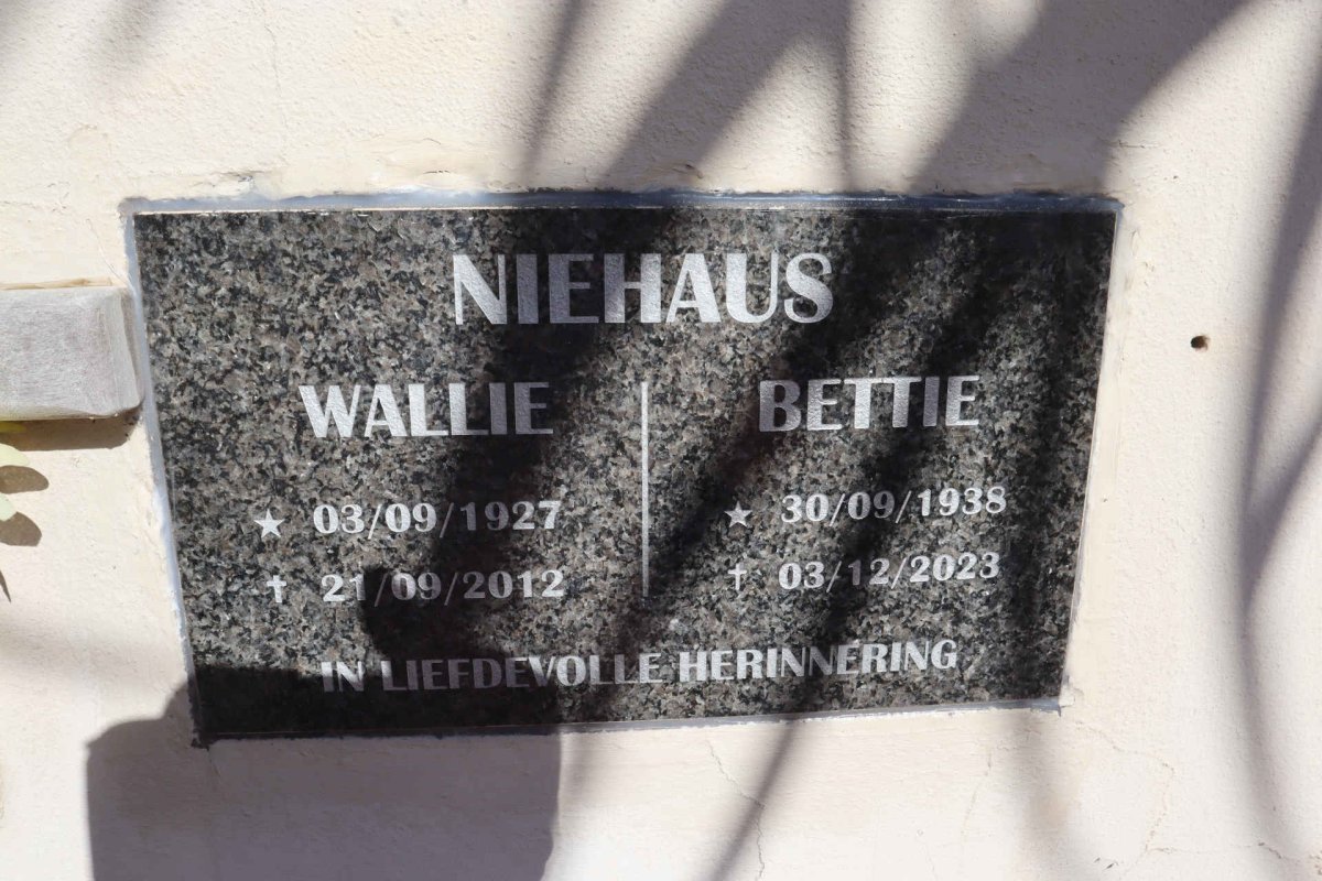 NIEHAUS Wallie 1927-2012 & Bettie 1938-2023