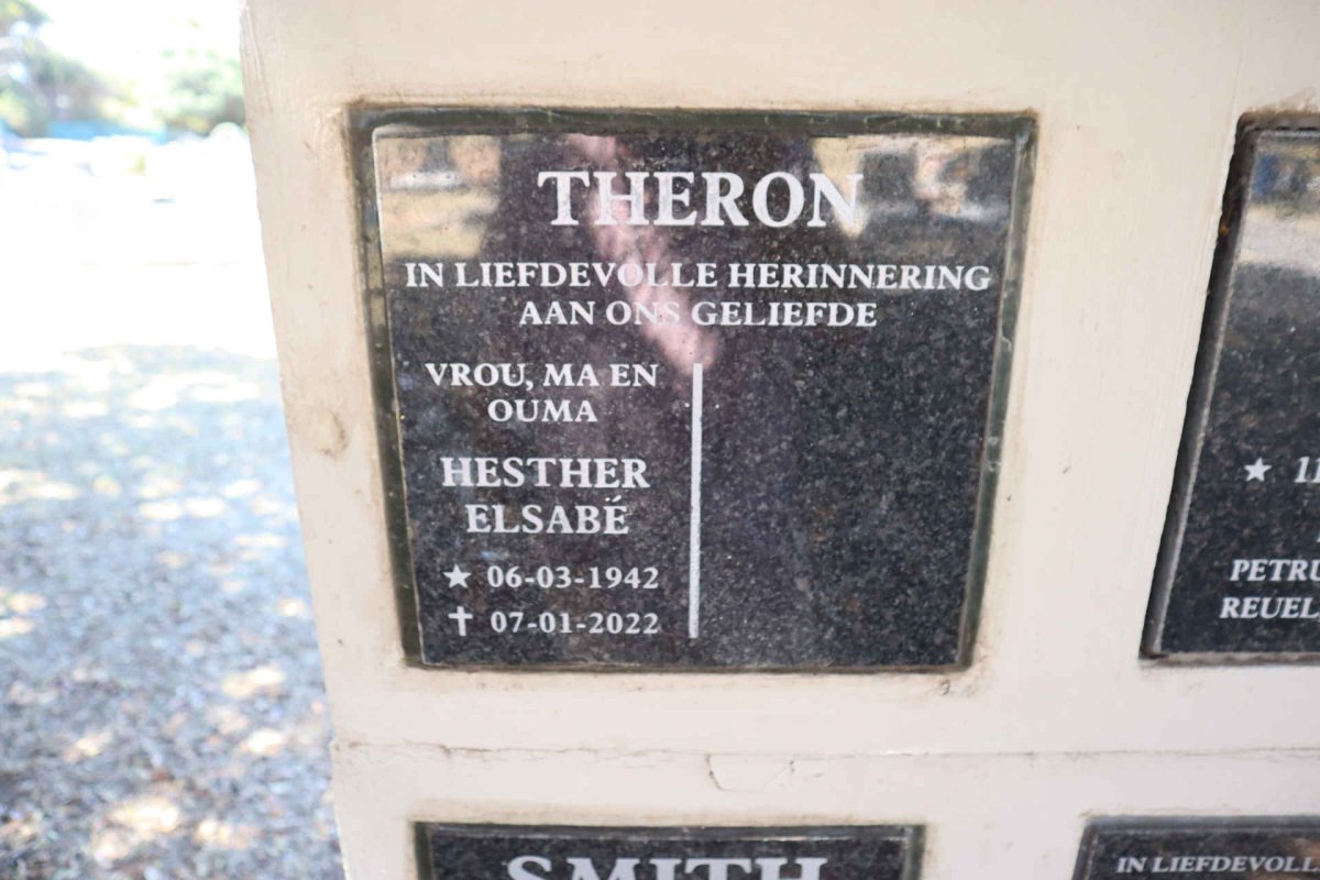 THERON Hesther Elsabe 1942-2022