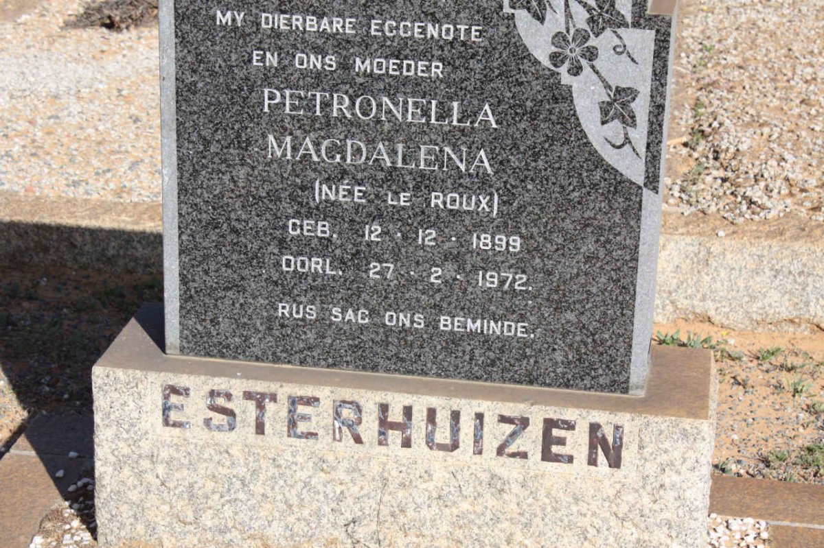 ESTERHUIZEN Petronella Magdalena nee LE ROUX 1899-1972