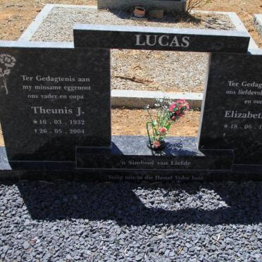 LUCAS Theunis J. 1932-2004 &amp; Elizabeth C. 1935-