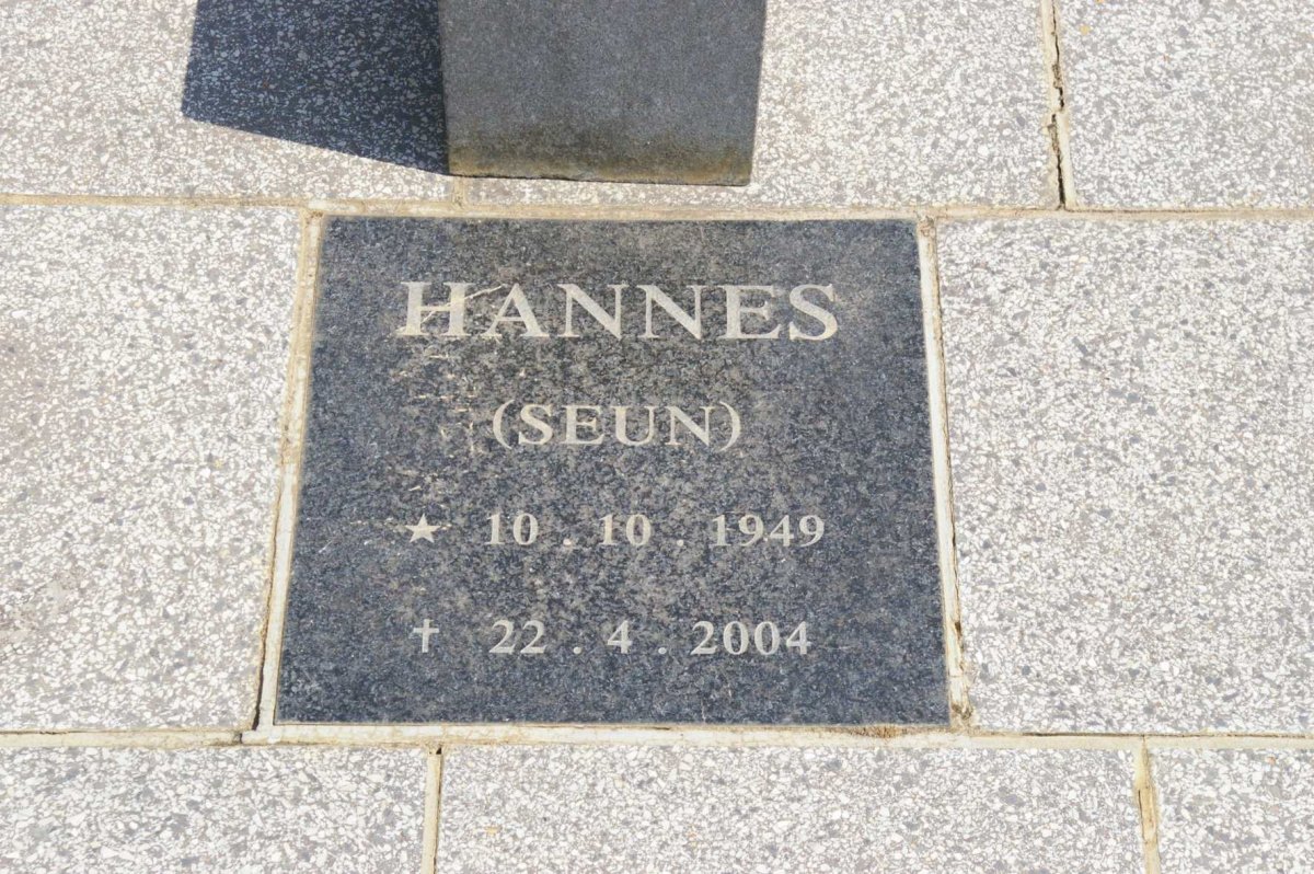 NEL Hannes 1949-2004