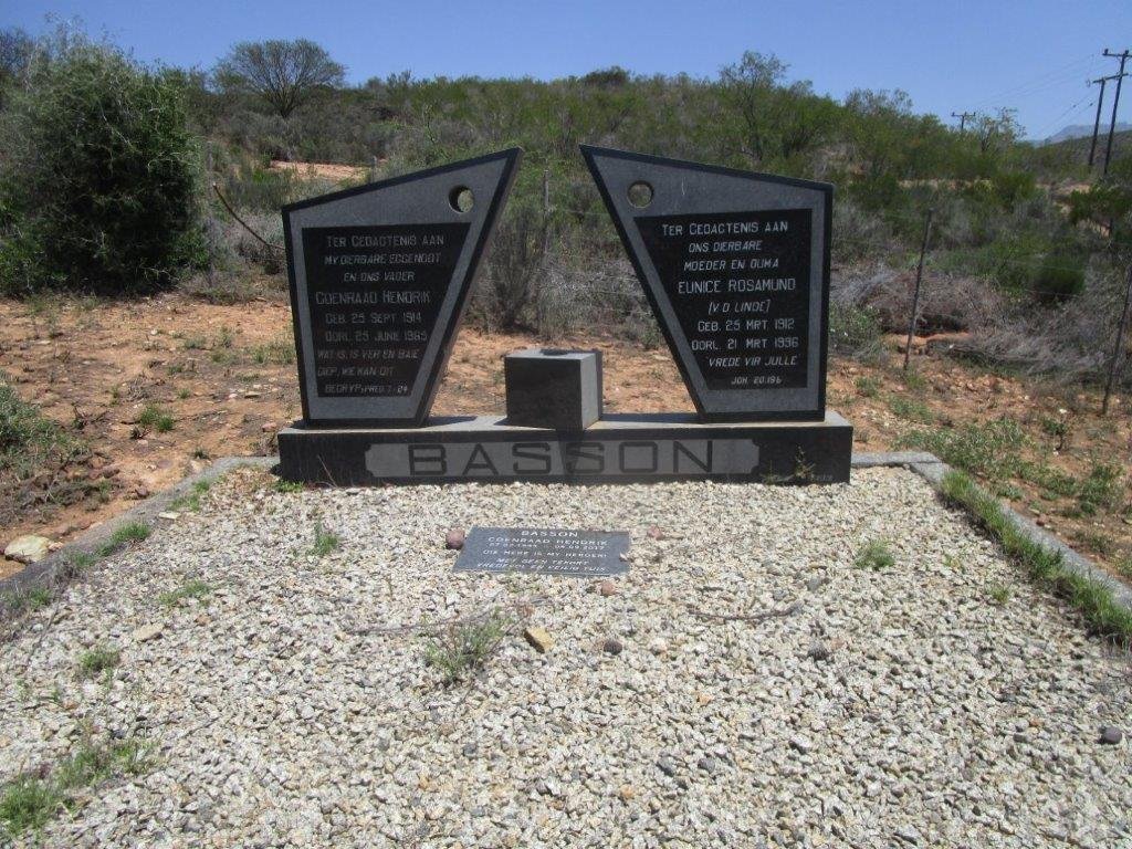 BASSON Coenraad Hendrik 1914-19?? &amp; Eunice Rosamund V.D. LINDE 1912-1996