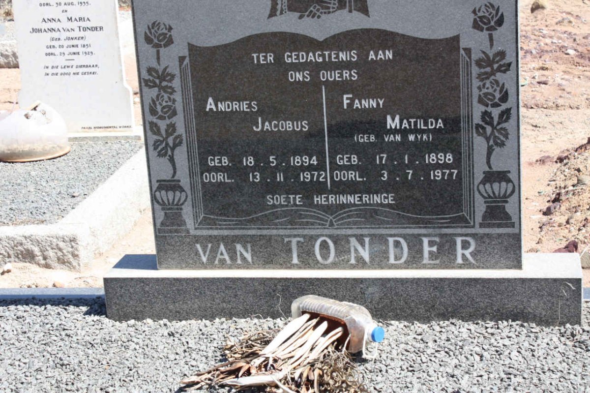 TONDER Andries Jacobus, van 1894-1972 &amp; Fanny Matilda VAN WYK 1898-1977