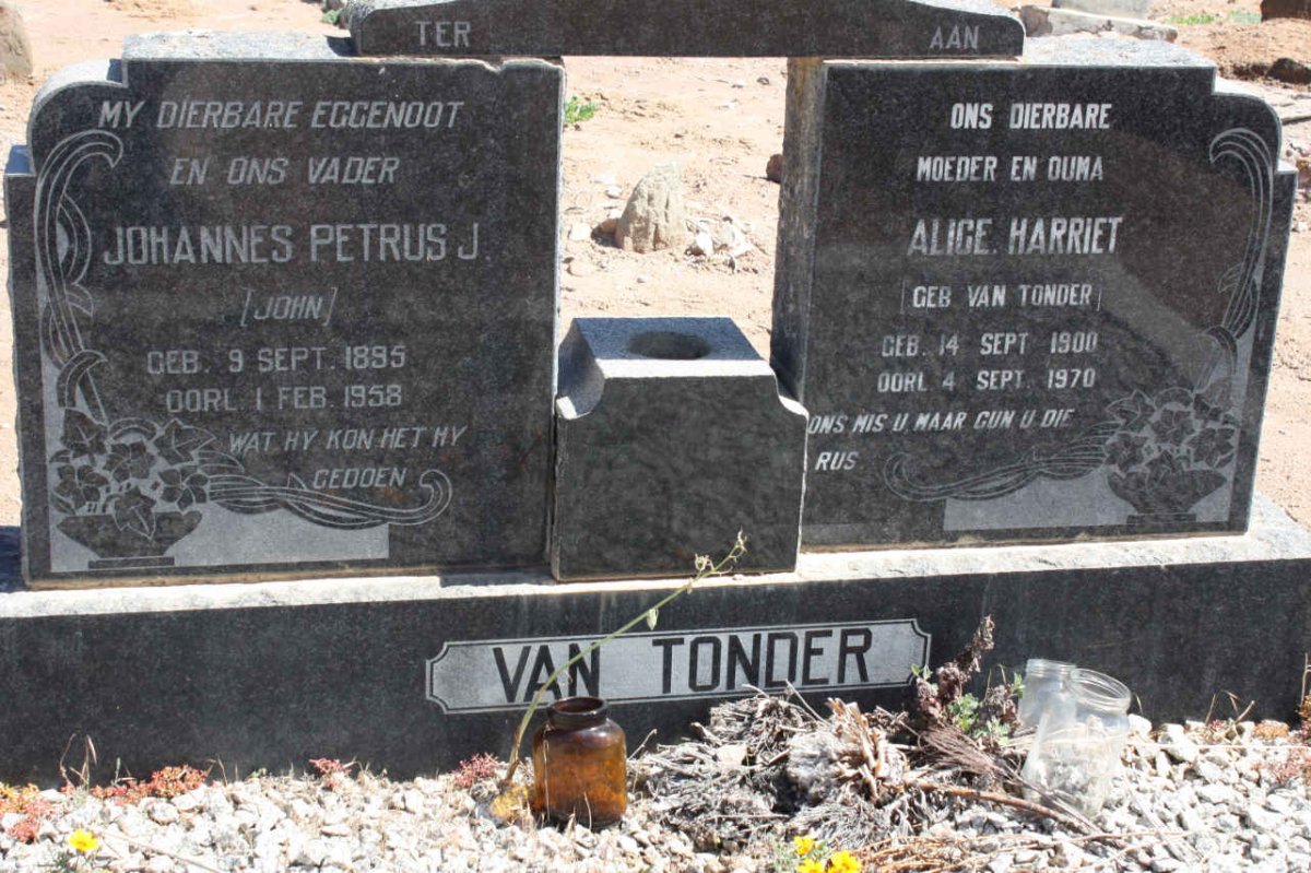 TONDER Johannes Petrus J., van 1895-1958 &amp; Alice Harriet VAN TONDER 1900-1970
