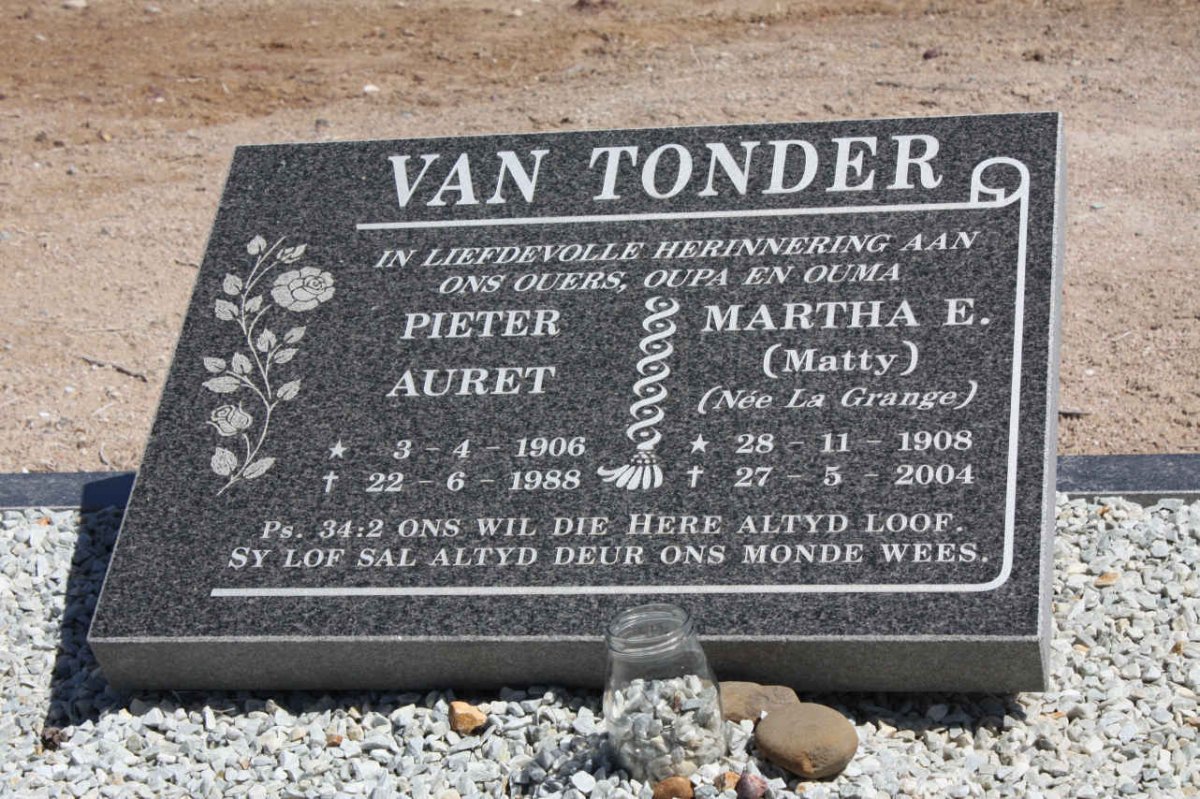 TONDER Pieter Auret, van 1906-1988 &amp; Martha E LA GRANGE 1908-2004