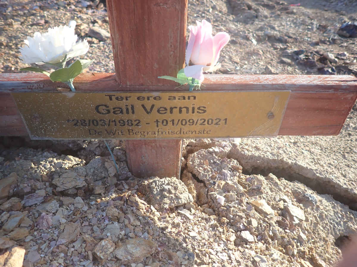VERNIS Gail 1982-2021