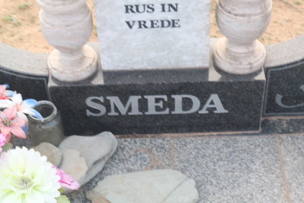 SMEDA William H. 1931-2013 &amp; Susanna M. 1931-2017
