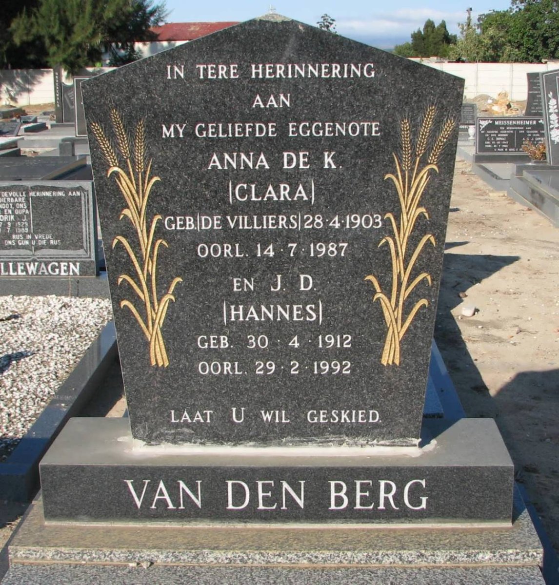 BERG J.D., van den 1912-1992 &amp; Anna de K. DE VILLIERS 1903-1987