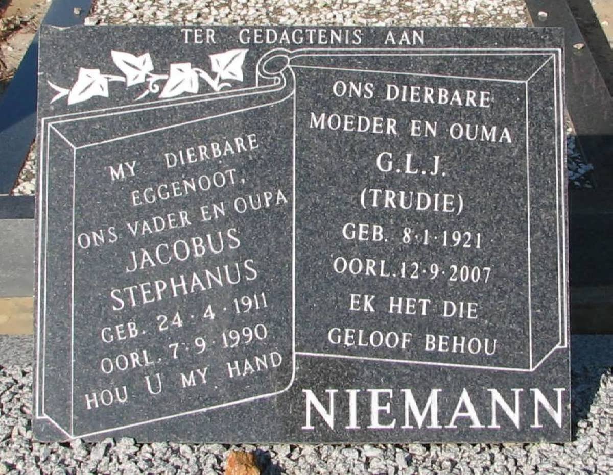 NIEMANN Jacobus Stephanus 1911-1990 &amp; G.L.J. 1921-2007