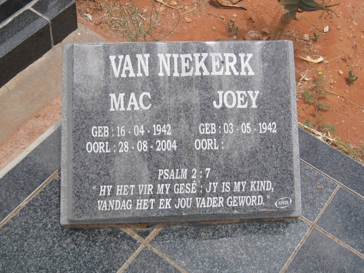 NIEKERK Mac, van 1942-2004 &amp; Joey 1942-