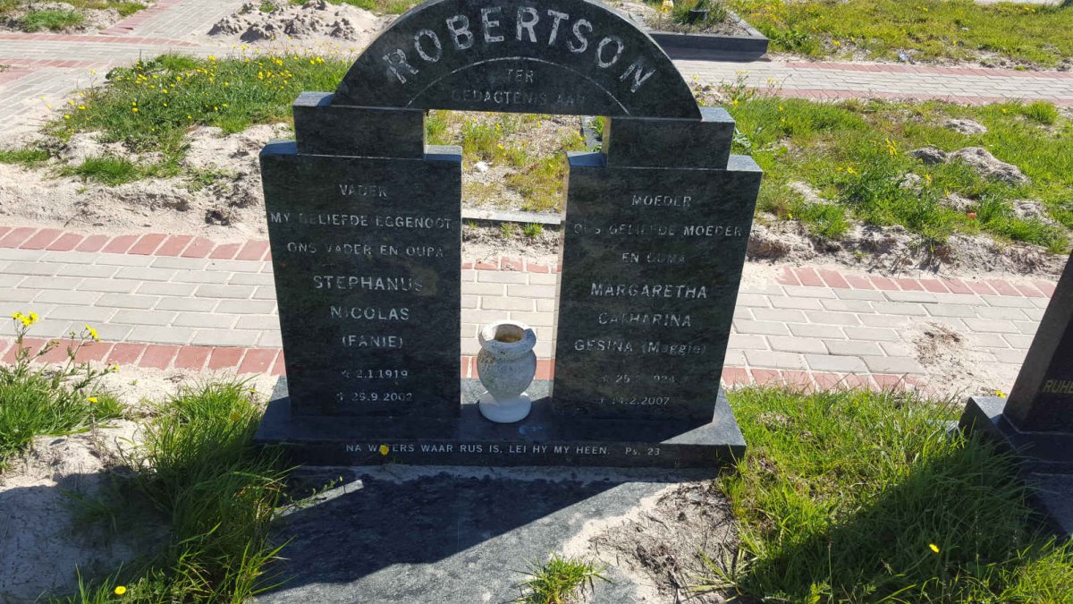 ROBERTSON Stephanus Nicolas 1919-2002 &amp; Margaretha Catharina Gesina 1924-2007