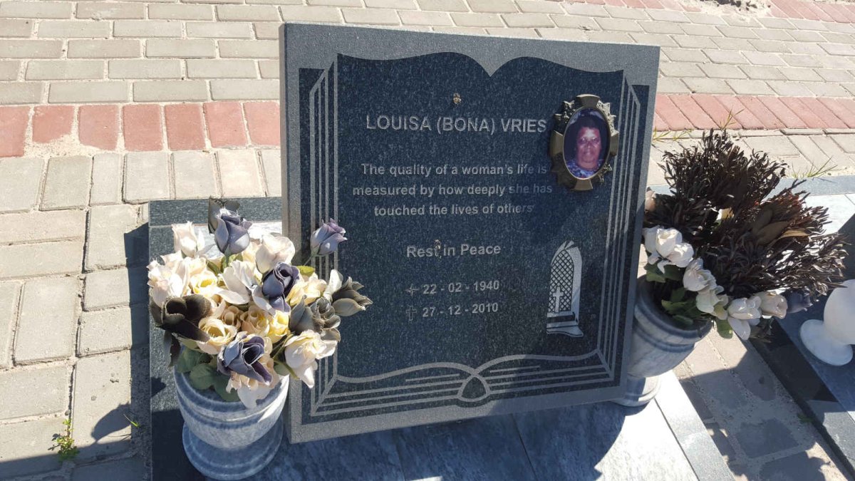 VRIES Louisa 1940-2010