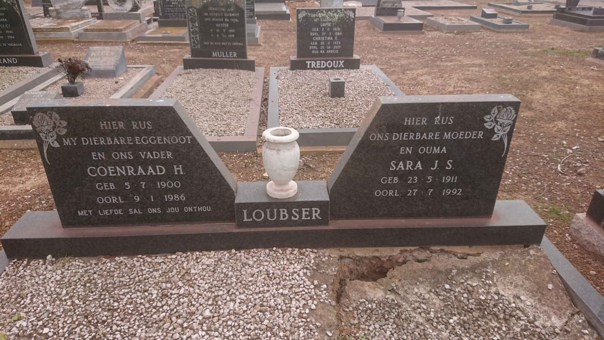 LOUBSER Coenraad H. 1900-1986 &amp; Sara J.S. 1911-1992
