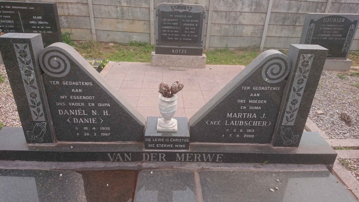 MERWE Daniël N.H., van der 1909-1987 &amp; Martha J. LAUBSCHER 1913-2000