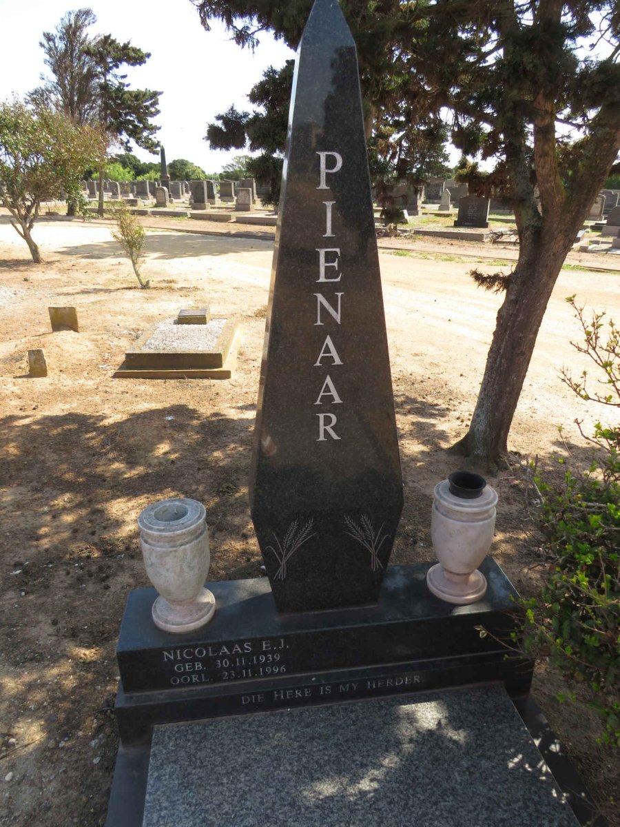 PIENAAR Nicolaas E.J. 1939-1996