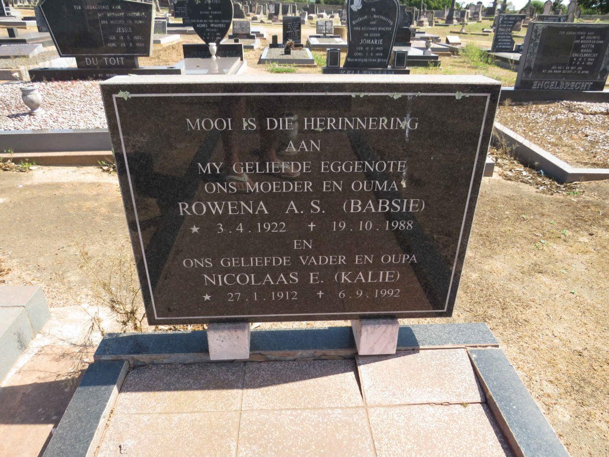 PIENAAR Nicolaas E. 1912-1992 &amp; Rowena A.S. 1922-1988