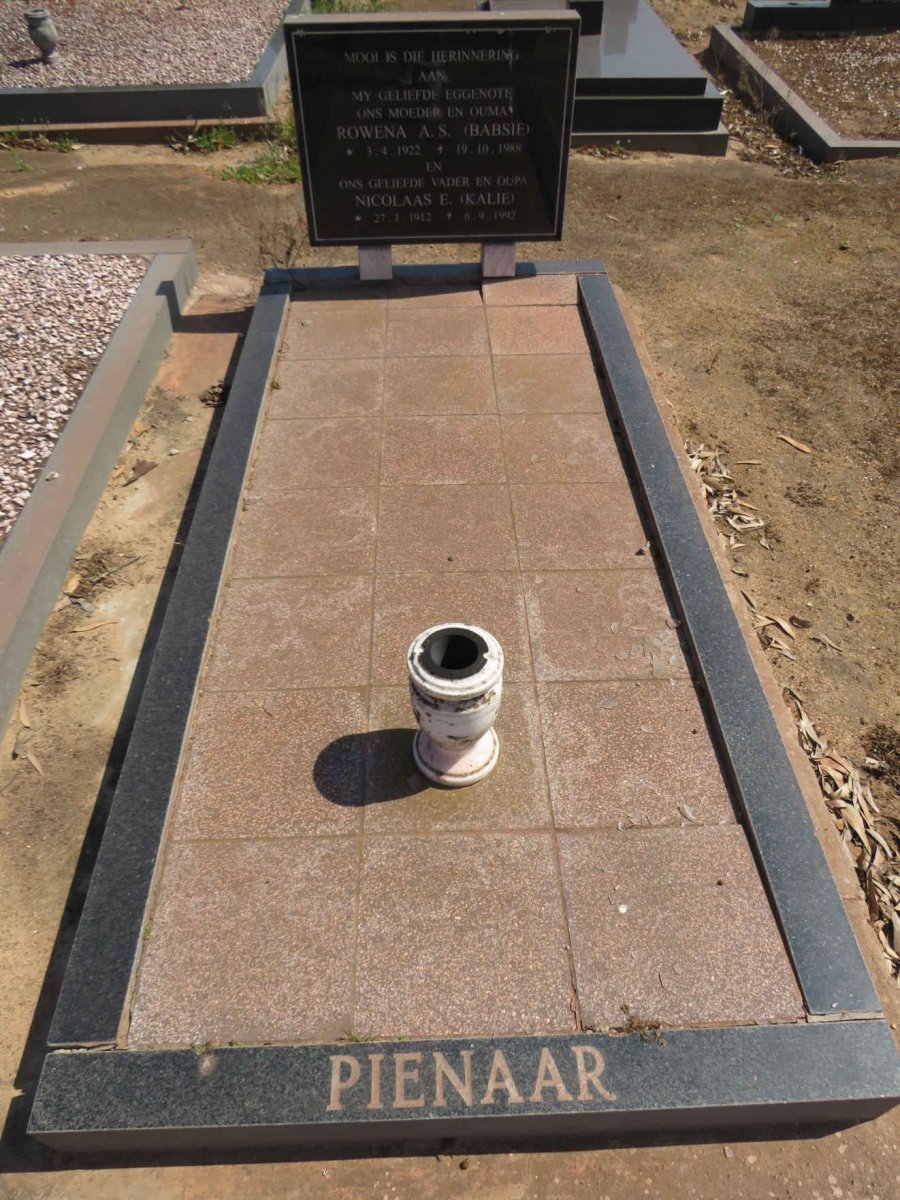 PIENAAR Nicolaas E. 1912-1992 &amp; Rowena A.S. 1922-1988