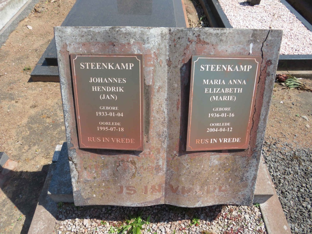 STEENKAMP Johannes Hendrik 1933-1995 &amp; Maria Anna Elizabeth 1936-2004