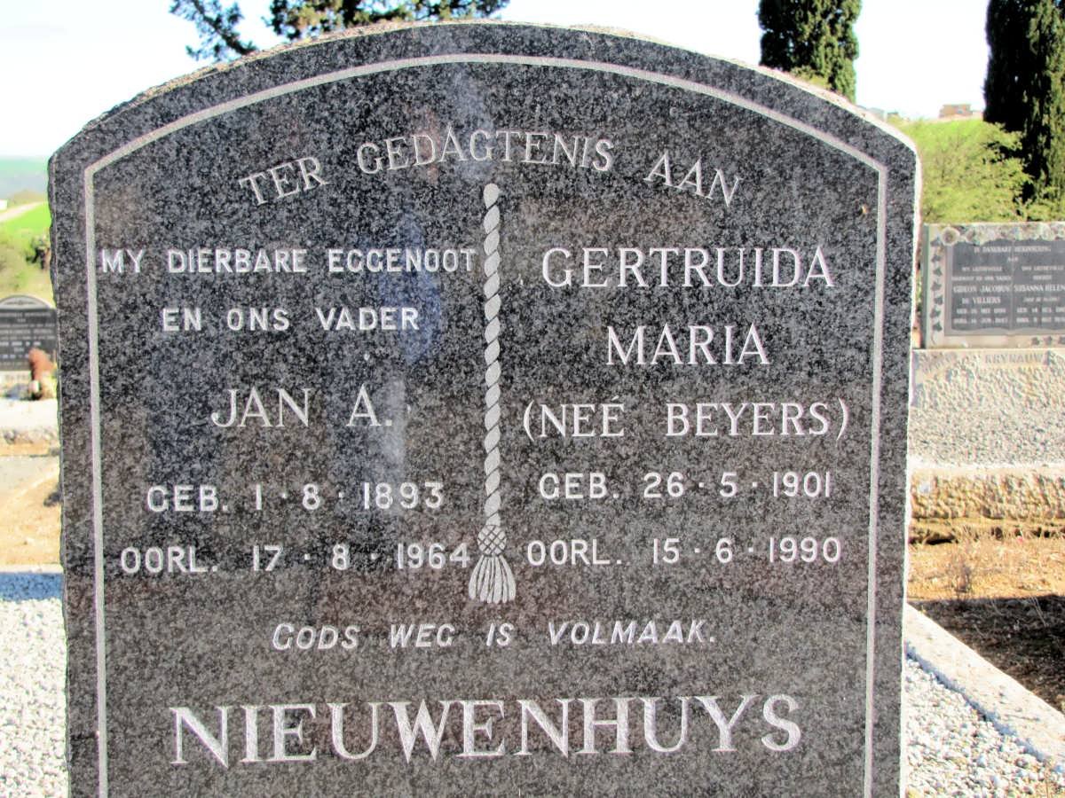 NIEUWENHUYS Jan A. 1893-1964 &amp; Gertruida Maria BEYERS 1901-1990