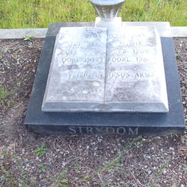 STRYDOM Jerrie 1905-1977 &amp; Mimie 1906-1988